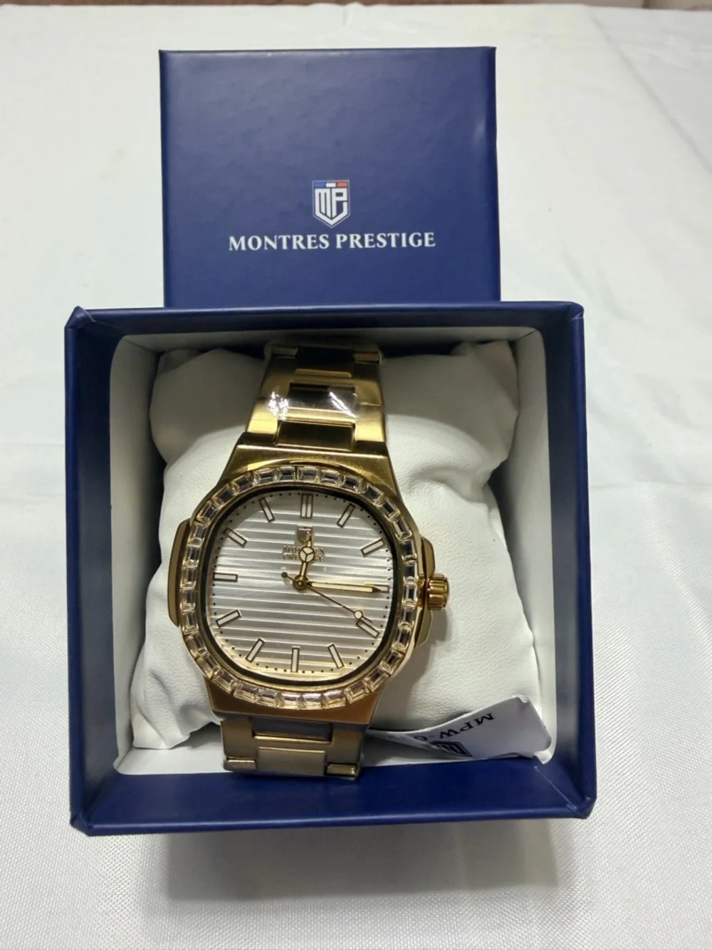 Montres Prestige by Invicta. Gold Tone Men's Bracelet Watch with Crystal Bezel